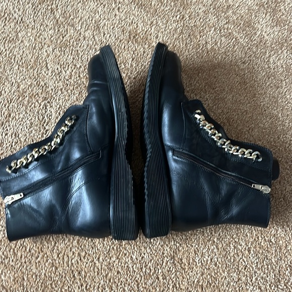 Boots with gold chain - Picture 4 of 5